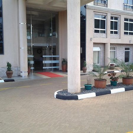 Three Steers Hotel Meru Extérieur photo