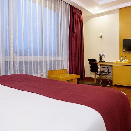 Three Steers Hotel Meru Extérieur photo