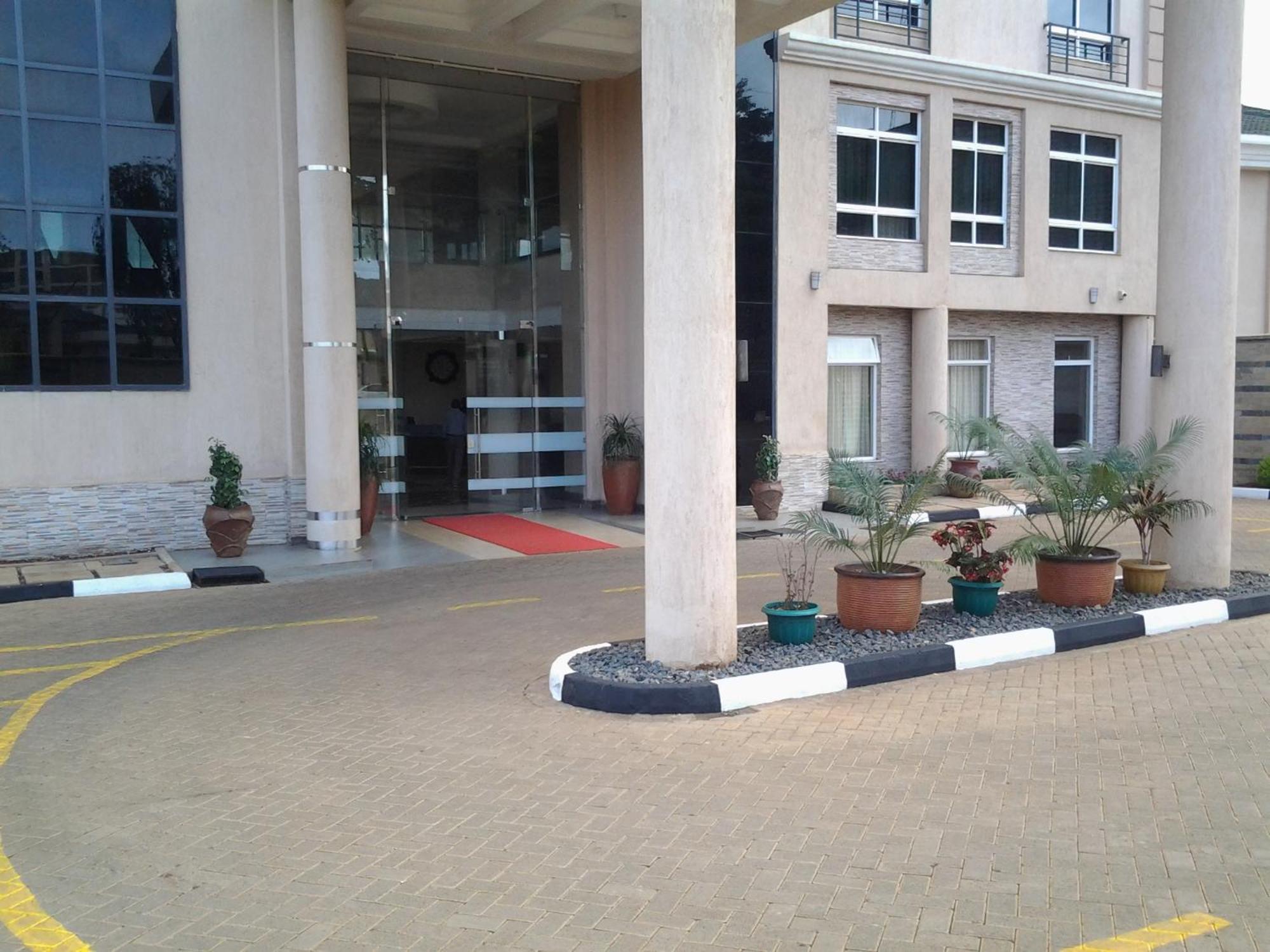 Three Steers Hotel Meru Extérieur photo