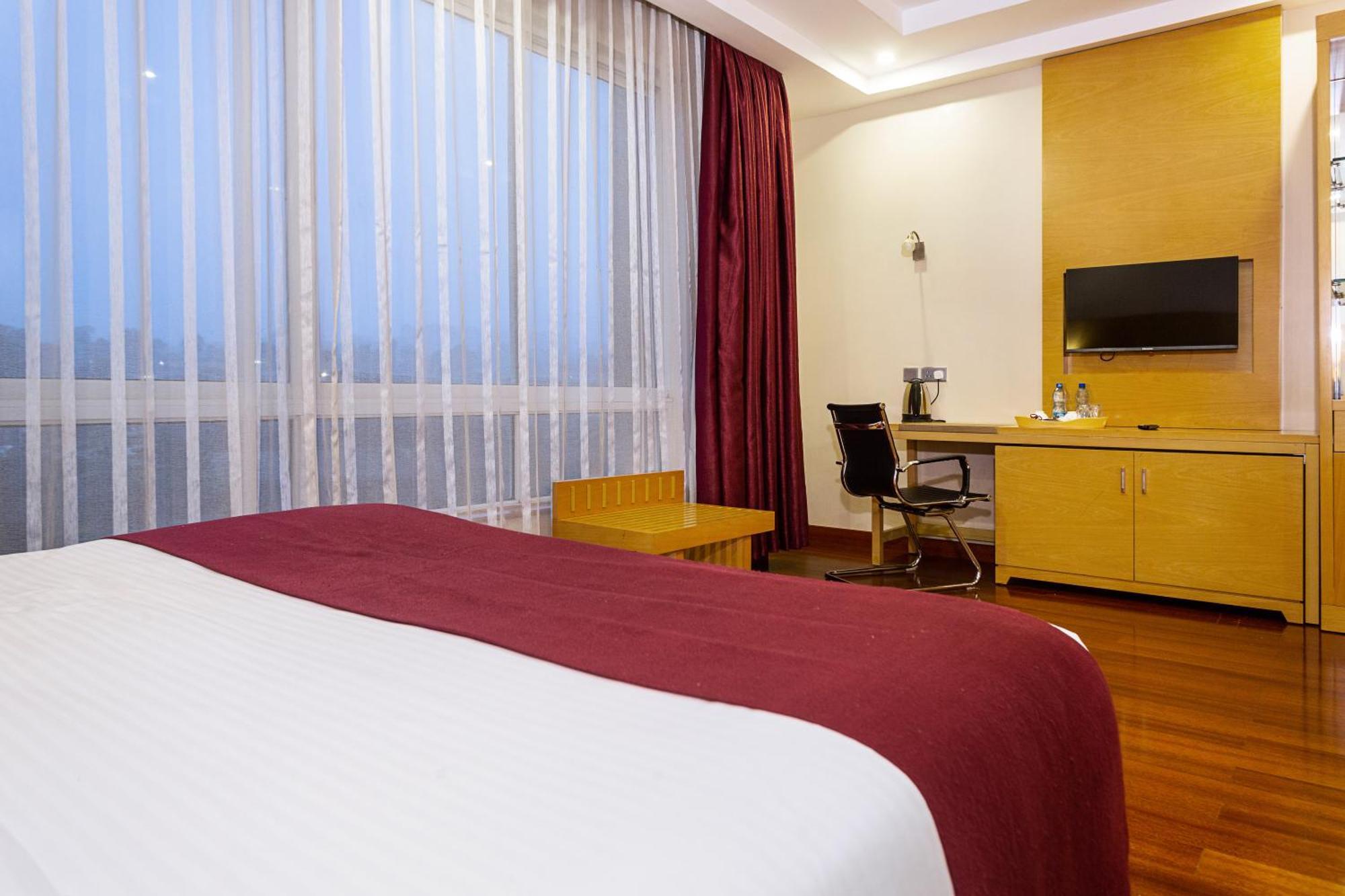 Three Steers Hotel Meru Extérieur photo