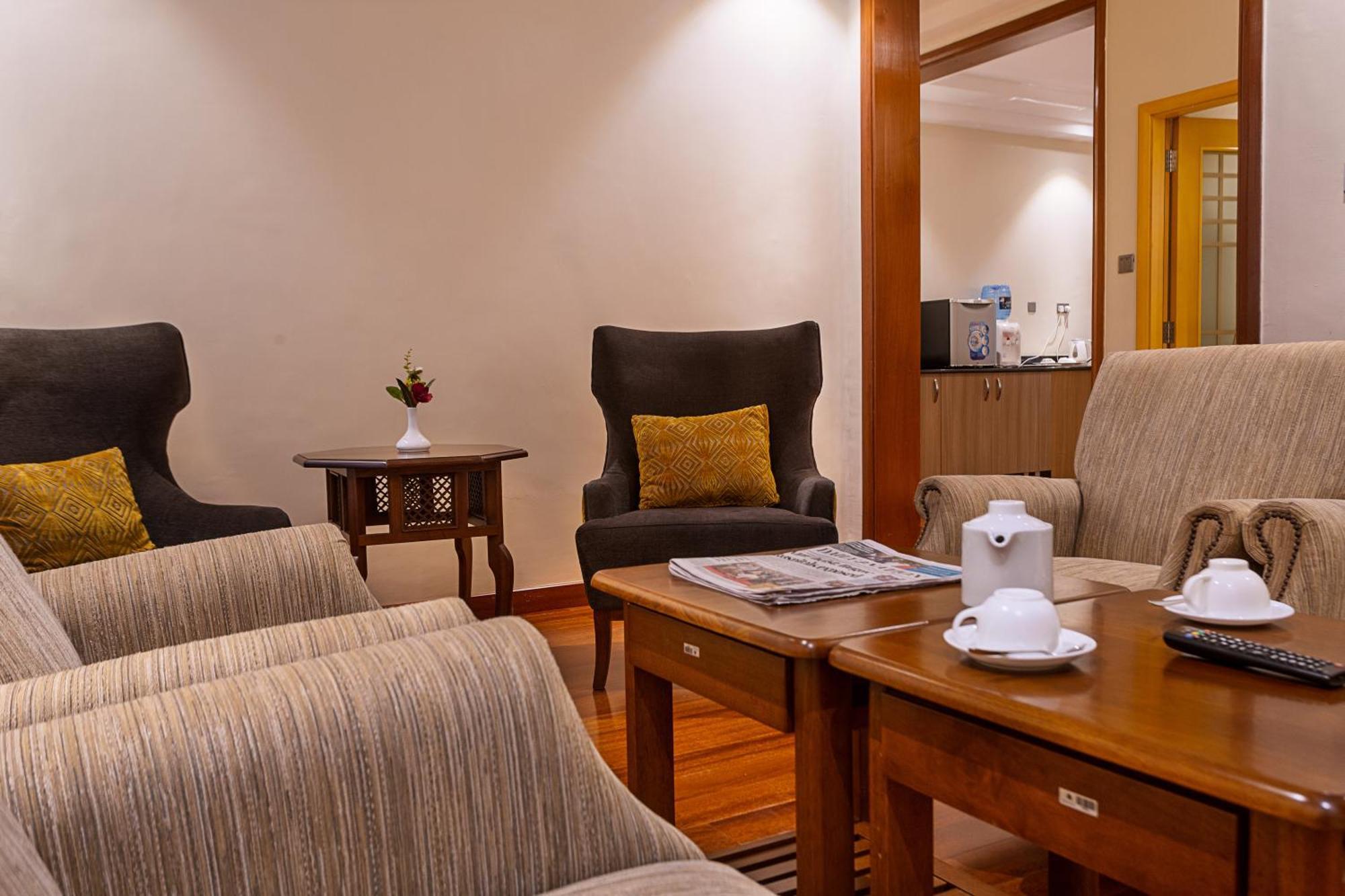 Three Steers Hotel Meru Extérieur photo
