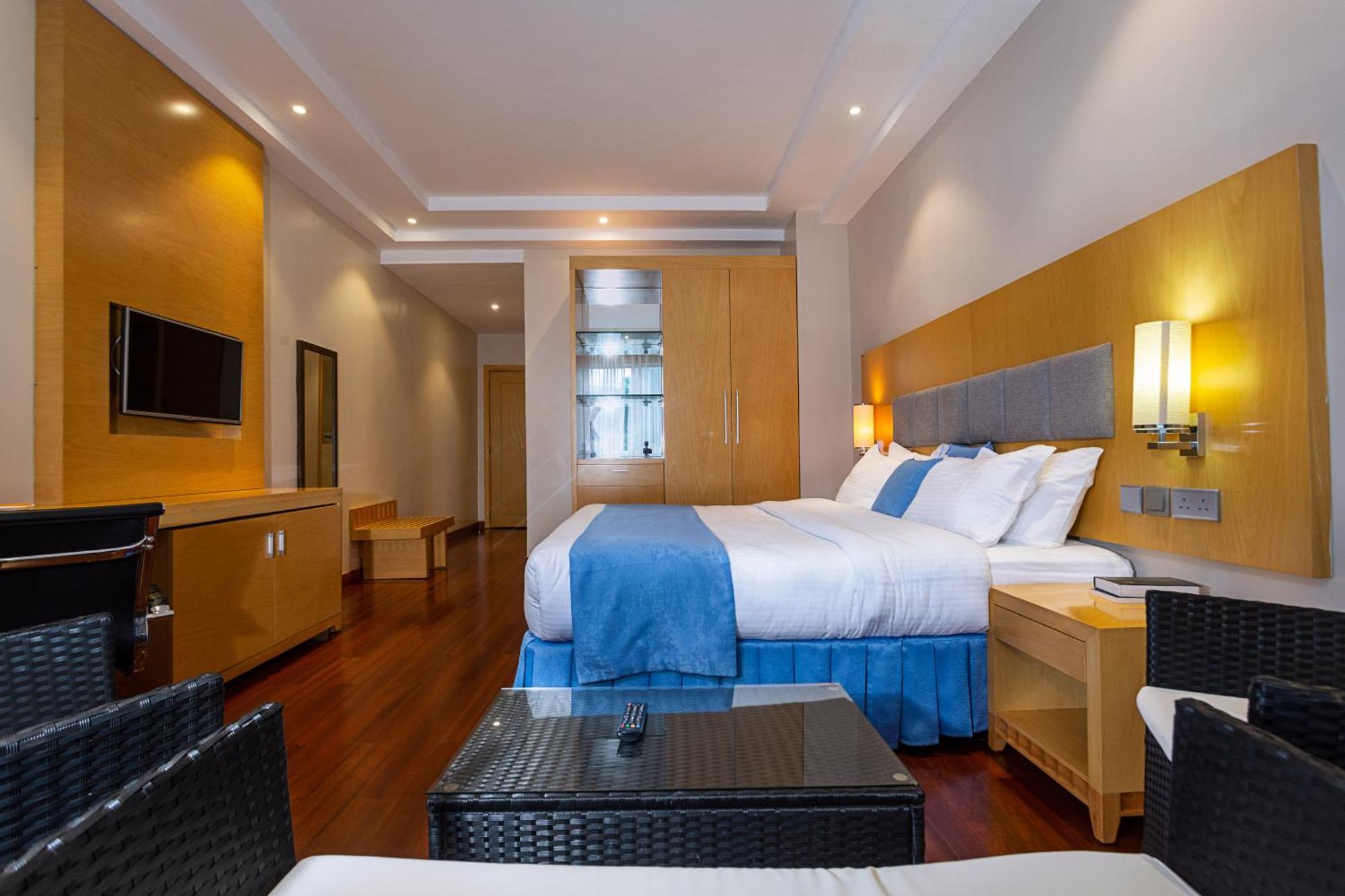 Three Steers Hotel Meru Extérieur photo