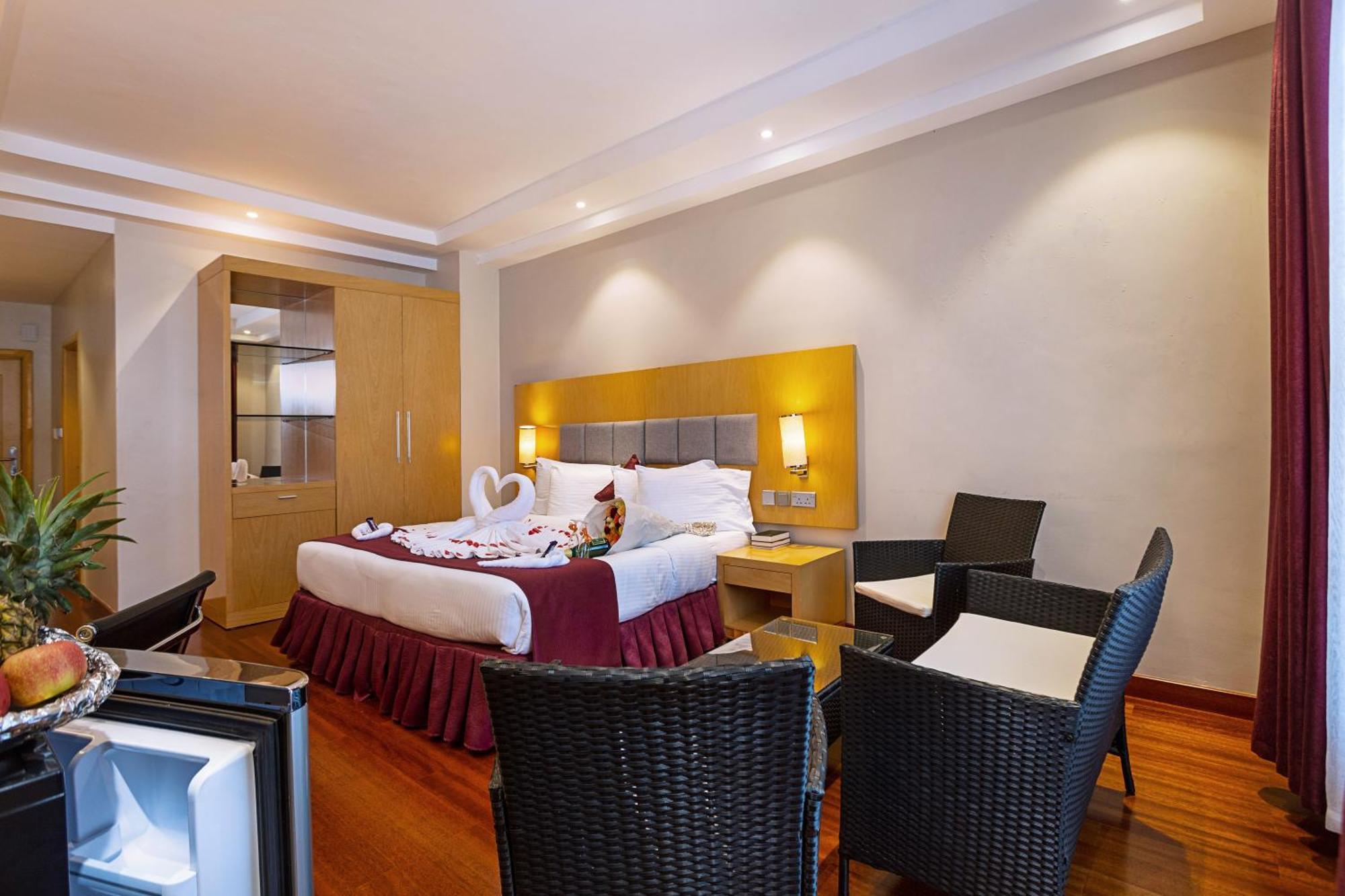Three Steers Hotel Meru Extérieur photo