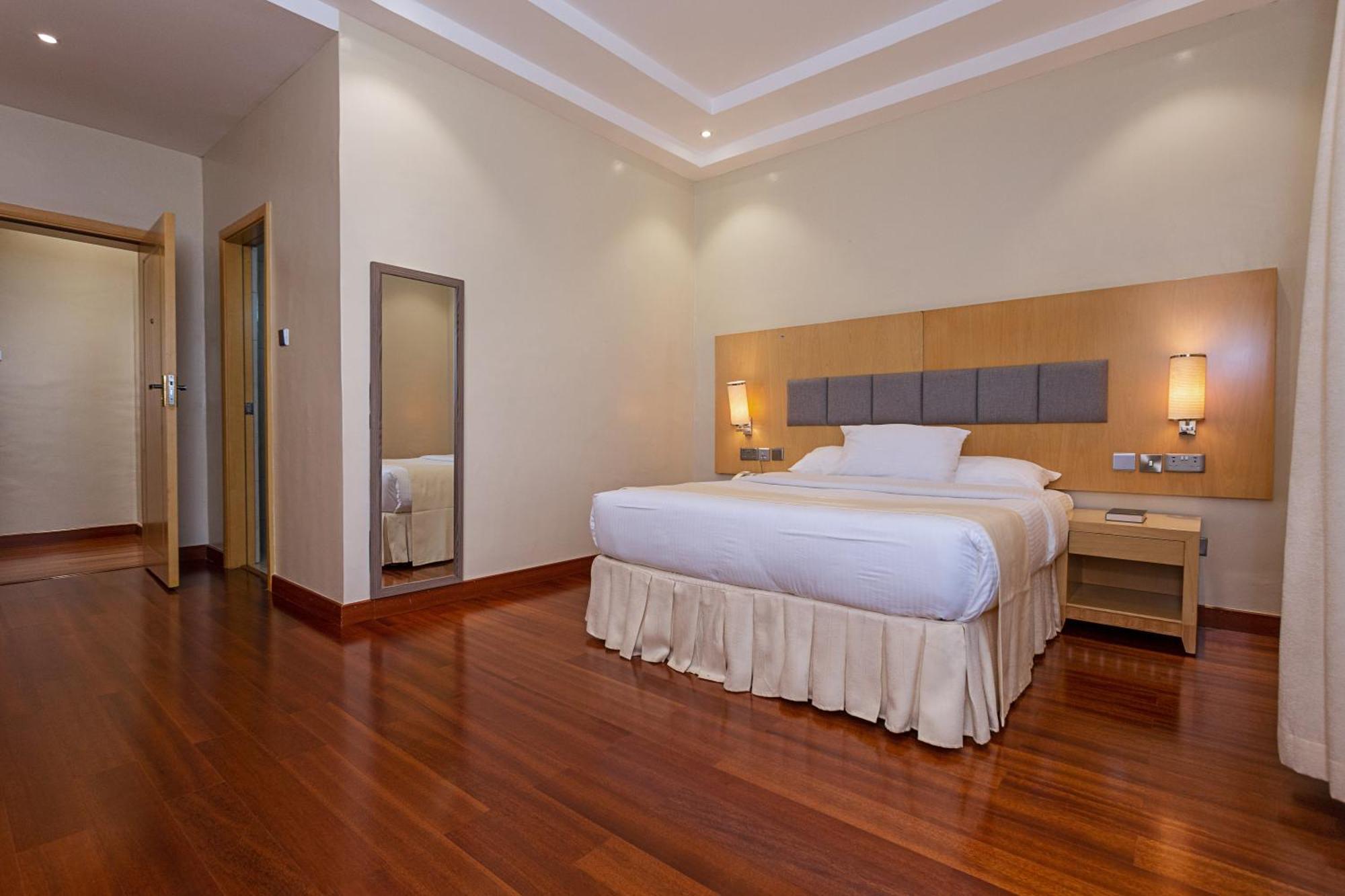 Three Steers Hotel Meru Extérieur photo