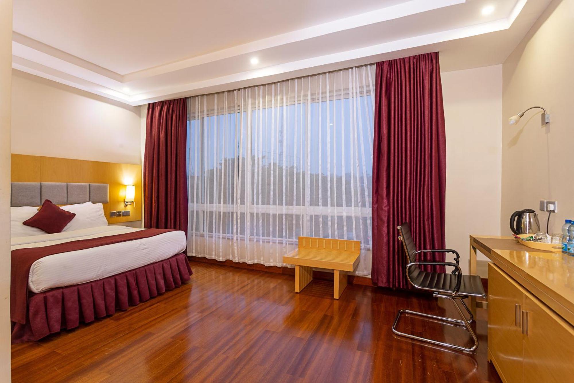 Three Steers Hotel Meru Extérieur photo