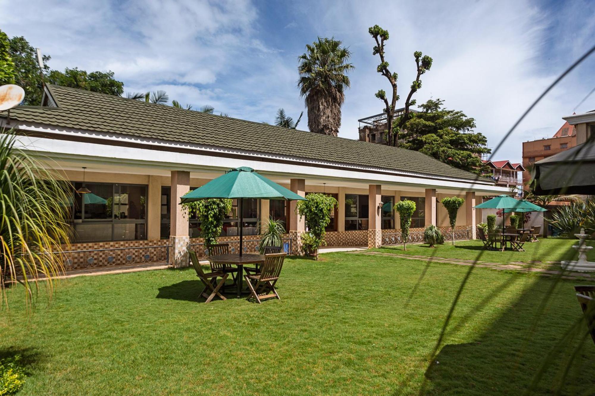 Three Steers Hotel Meru Extérieur photo