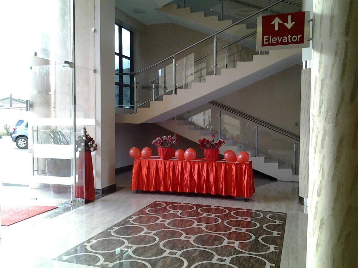 Three Steers Hotel Meru Extérieur photo