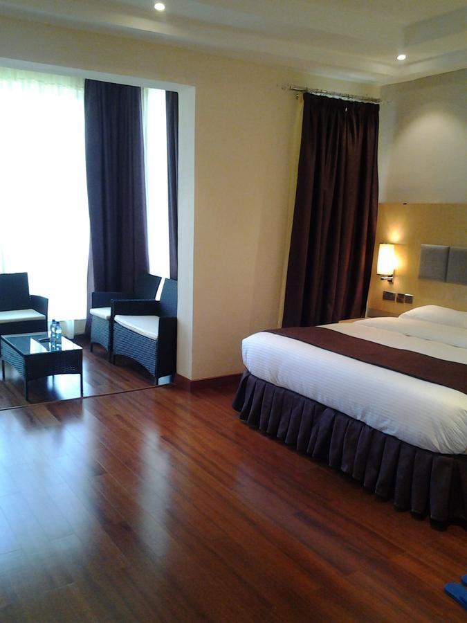 Three Steers Hotel Meru Extérieur photo