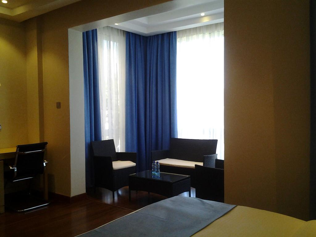 Three Steers Hotel Meru Extérieur photo